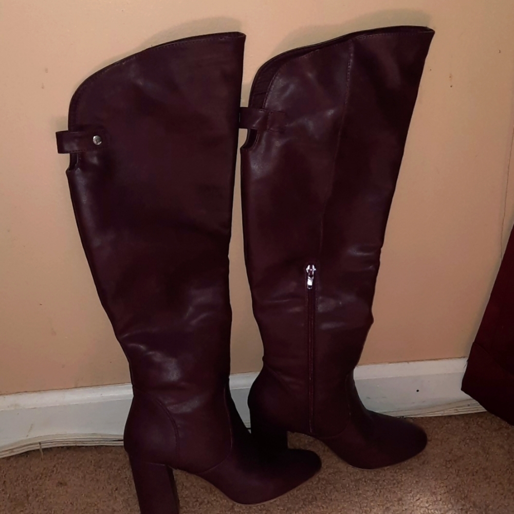 BURGUNDY HEELED BOOTS